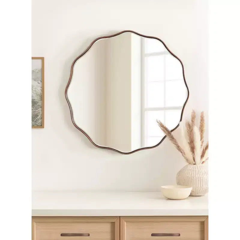 Specchio da parete smerlato rotondo color bronzo, 66 cm, 1 persona