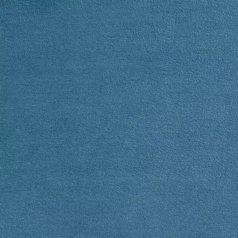 Poltrona d'accento trapuntata in velluto blu con braccioli, seduta singola