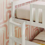 Letto a castello Twin-Over-Twin con rotelle e scala laterale, argilla/bianco, 3 posti letto
