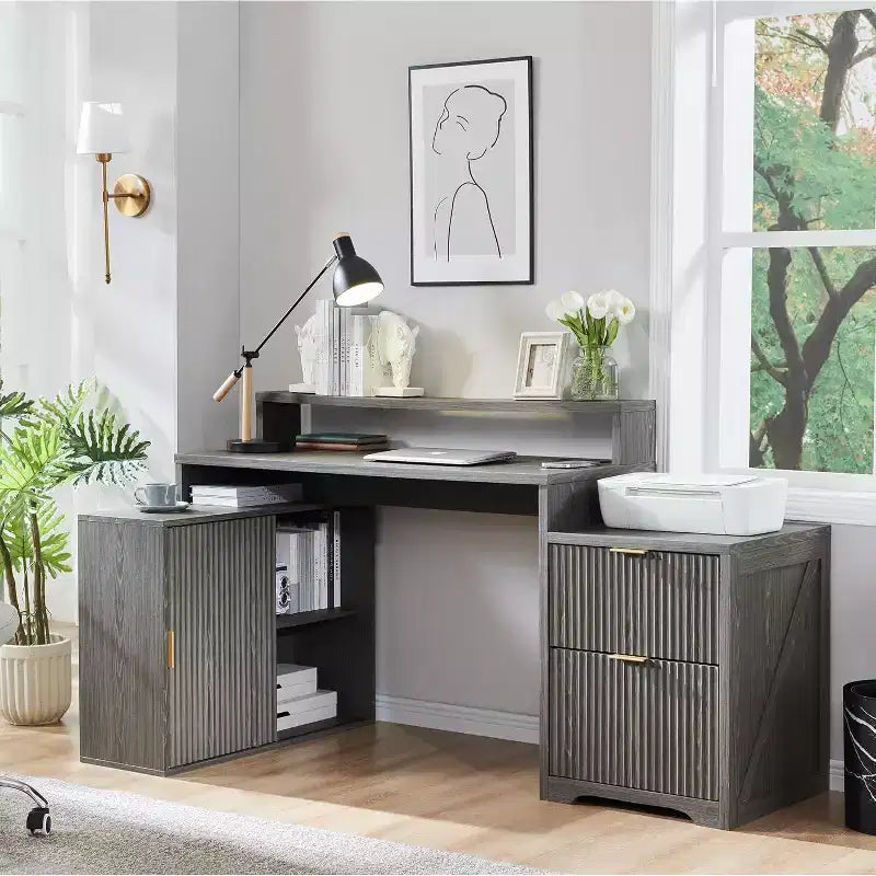 Scrivania a L da 67" con armadietto e cassetti, beige/grigio/bianco, 1 persona, legno ingegnerizzato